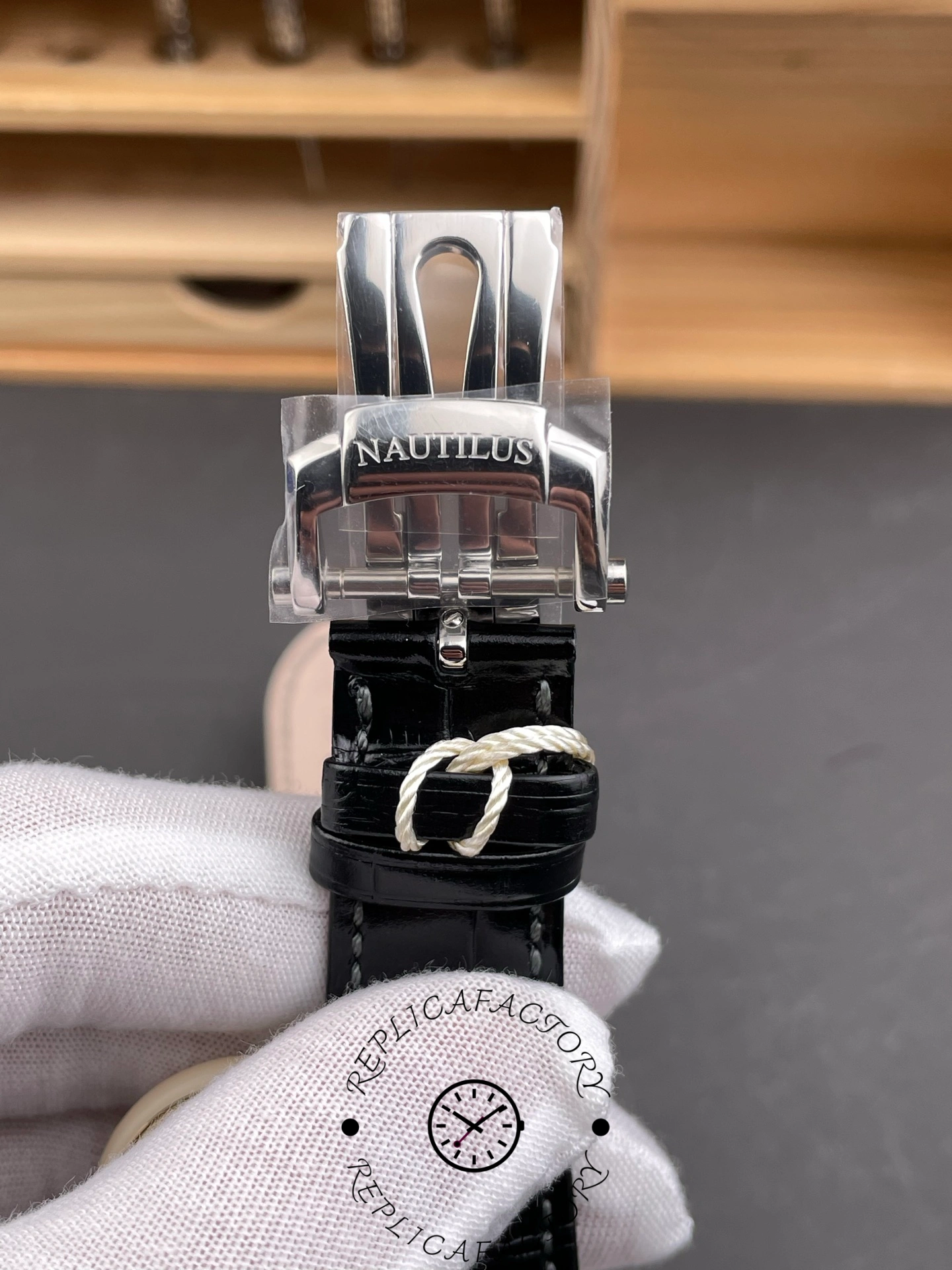 Replica Patek Philippe Nautilus 5712G 001 40mm Mens Watch