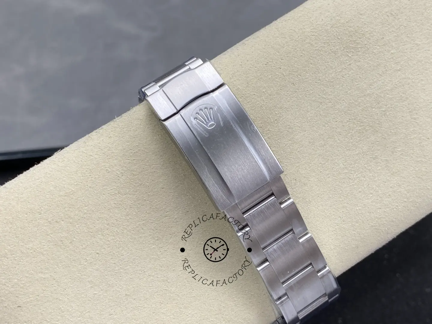 Rolex Oyster Perpetual 41 Silver Dial Steel M124300 0001 Men's Watch