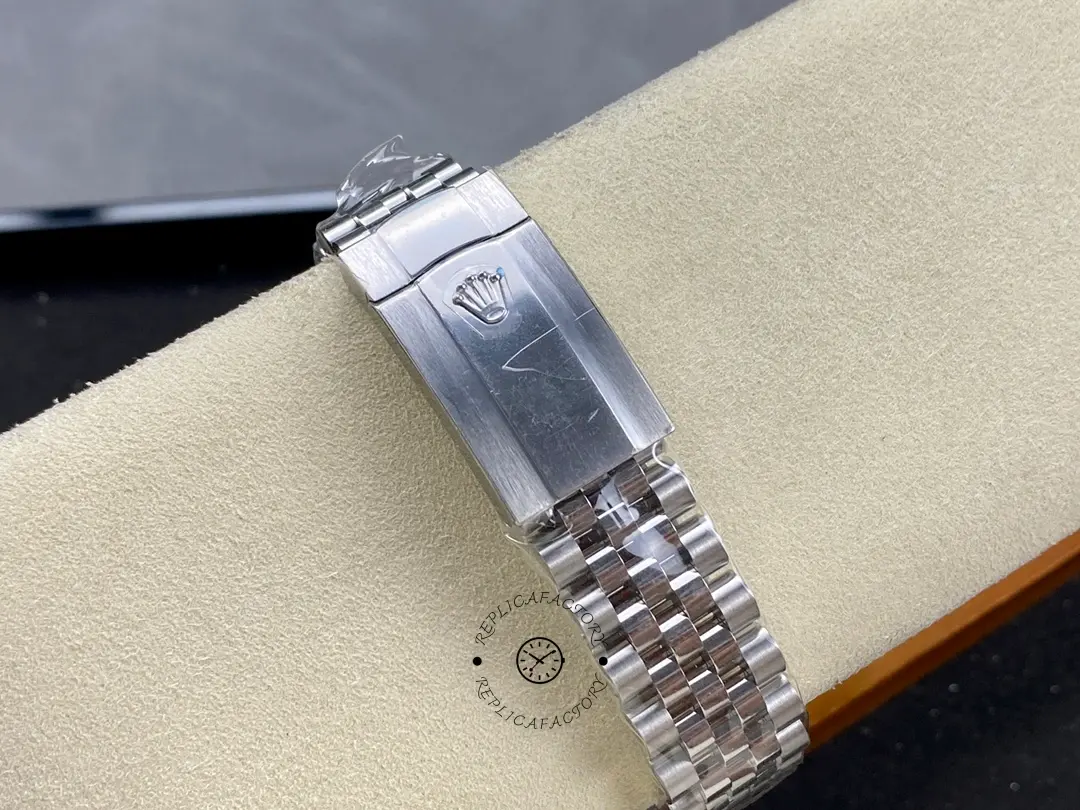 Rolex Datejust 41mm Stainless Steel 126300 0006 White Index Jubilee