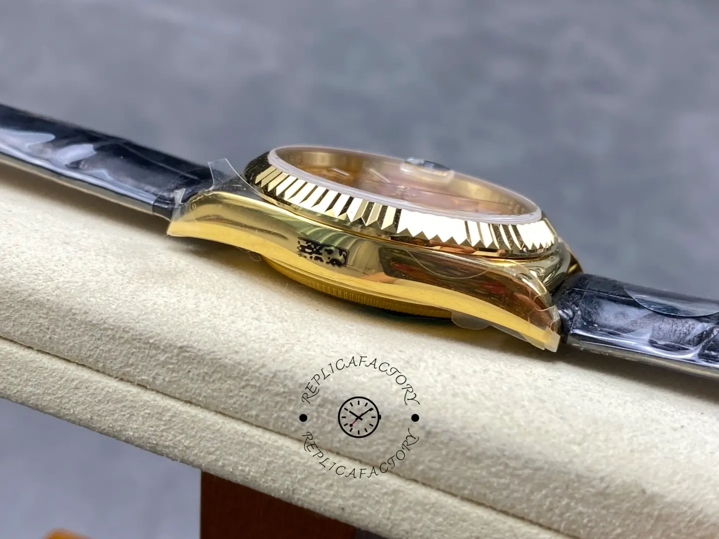 1:1 Clone Rolex Day-Date Champagne Index Dial 36 Leather Strap 118138