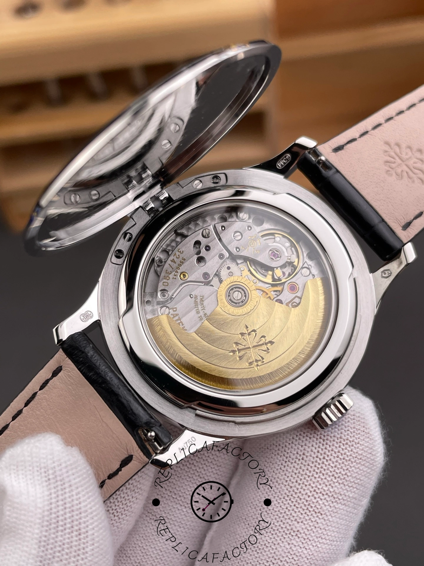 Patek Philippe Calatrava 5227G-010 39MM