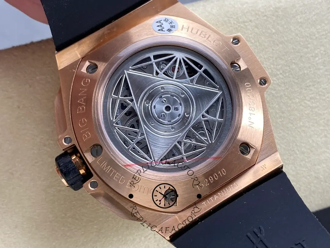 The case back of Hublot 418.OX.2001.RX.MXM20 is shown in a cushion view, revealing the transparent case back.