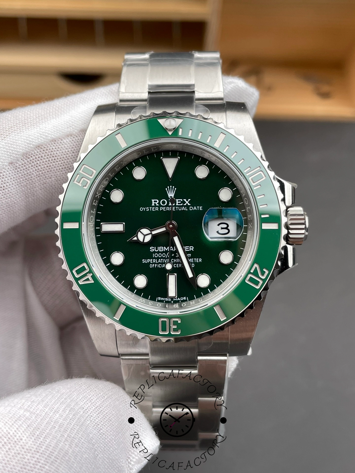 Rolex Submariner Date 116610LV Stainless Steel Oyster 40MM Green Dial Mens Replica Watch