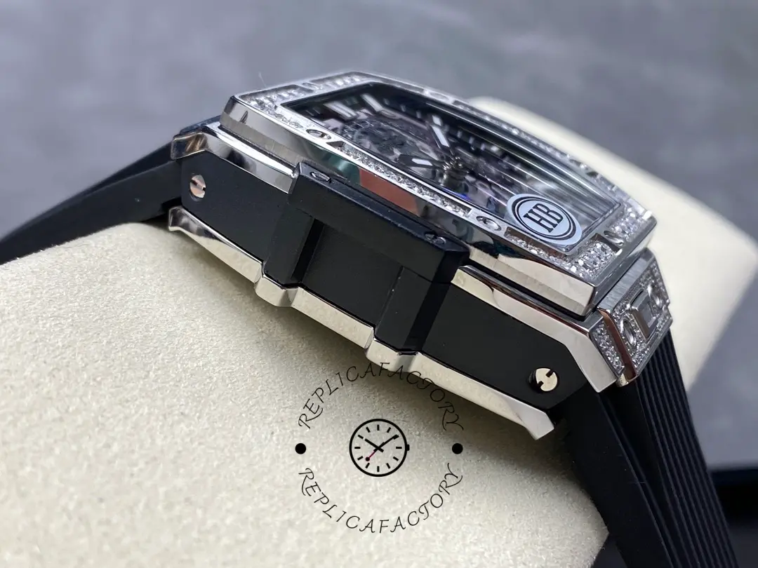 Side profile of Hublot 642.NX.0170.RX.1704 highlighting the layered case and strap integration.