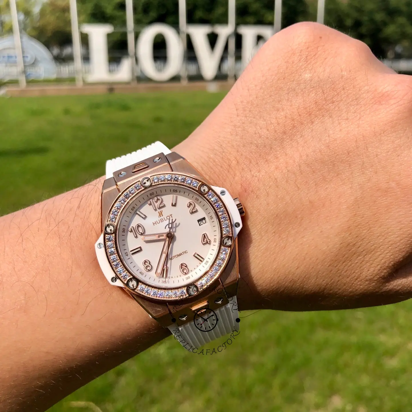 1:1 Clone Hublot Big Bang 465.OE.2080.RW.1204 One Click 39 Diamond-Set