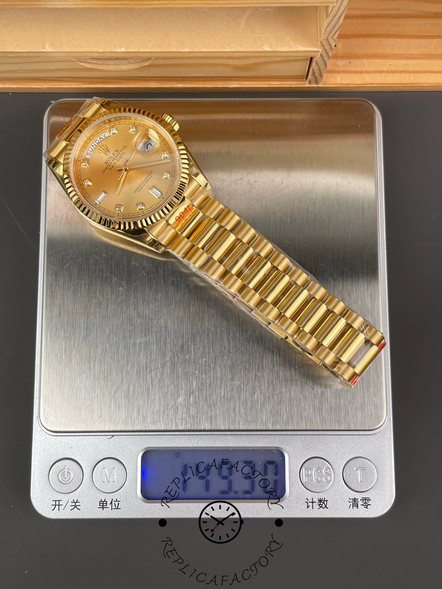 Rolex Day-Date 128238 0008 Fluted Bezel Champagne Diamond Dial 36MM Unisex Replica Watch