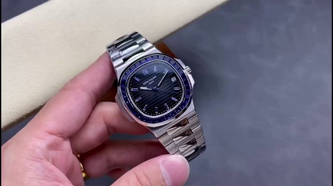 Patek Philippe Nautilus 5711 111P 001 40MM Replica Watch - WatchesReplica.is