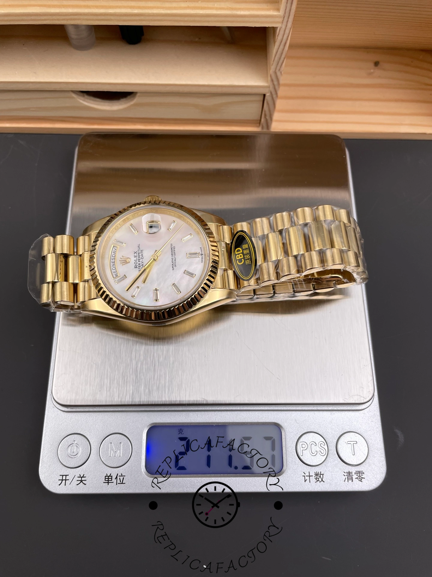 Rolex Day Date Oyster 40 mm Yellow Gold President Mother of Pearl Diamond Dial M228238 0071