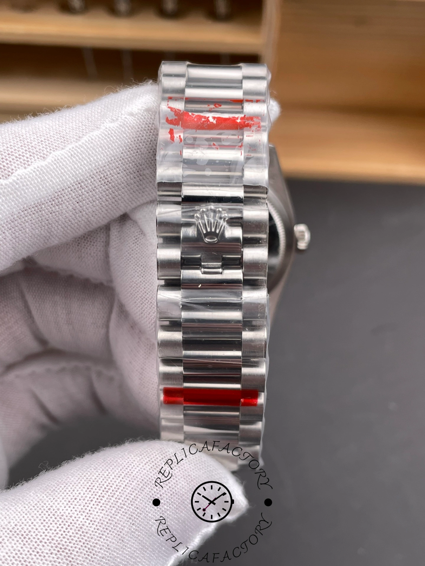 Rolex Day-Date 118239 Cherry Red Dial Fluted Bezel 36mm Lady Replica Watch