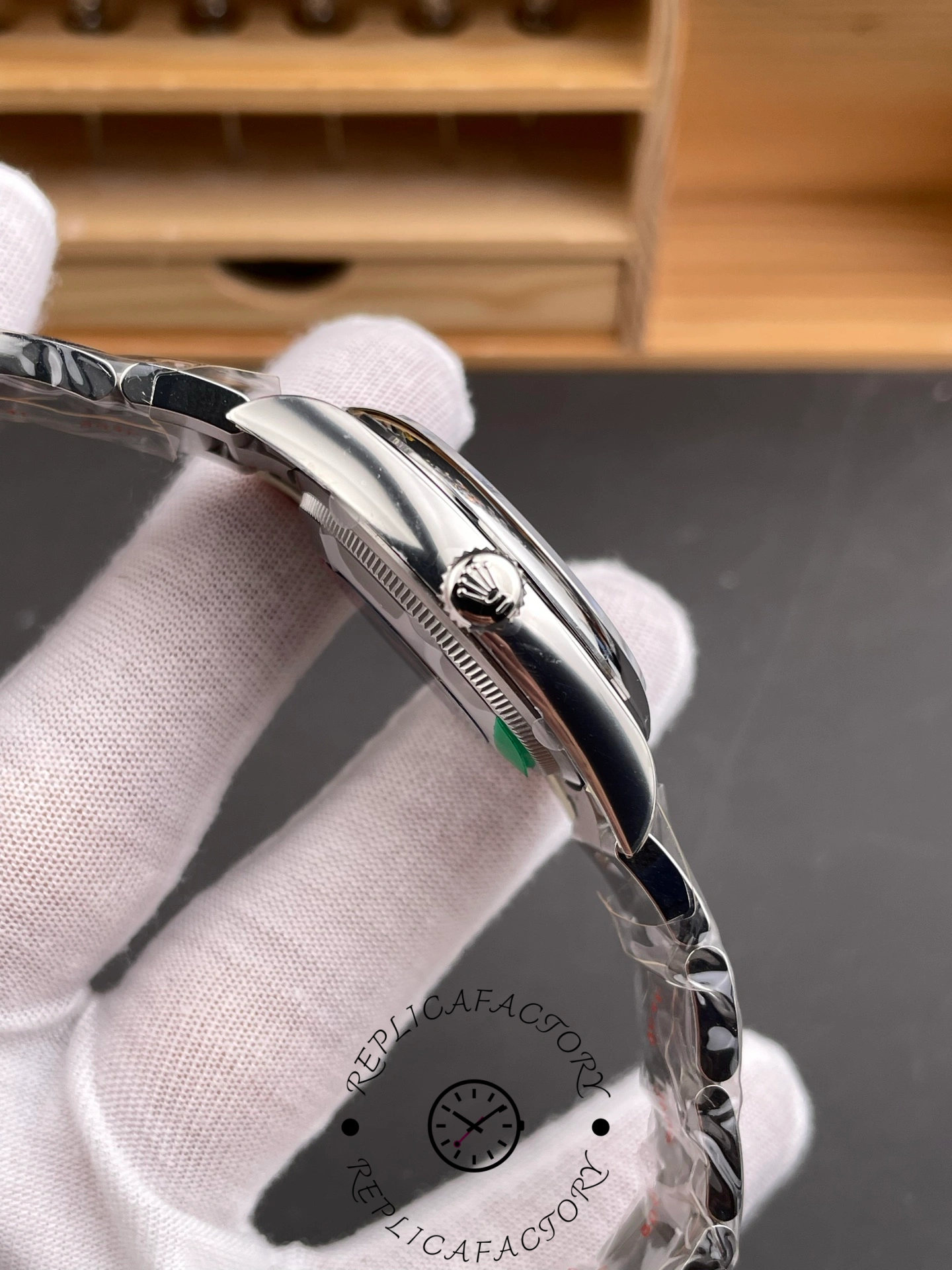 Rolex Oyster Perpetual 36 Oystersteel M126000 0015