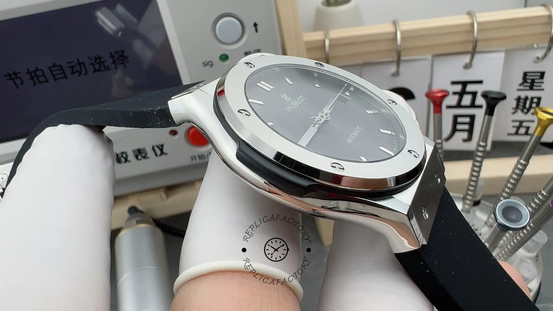 Side profile of Hublot Classic Fusion 542.NX.1171.RX, showing case thickness and bezel screws.