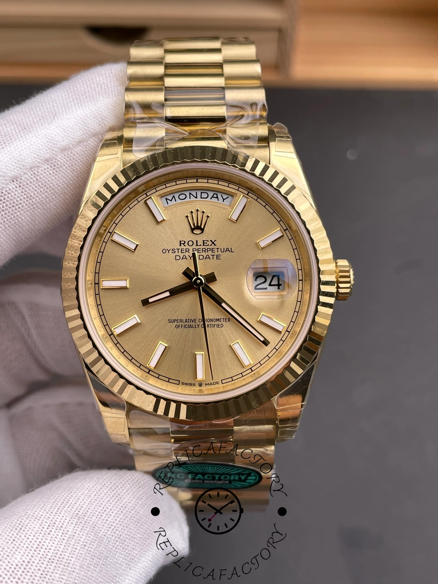 Rolex Day-Date 228238 Champagne Diamond Dial Fluted Bezel 40mm Mens Replica Watch