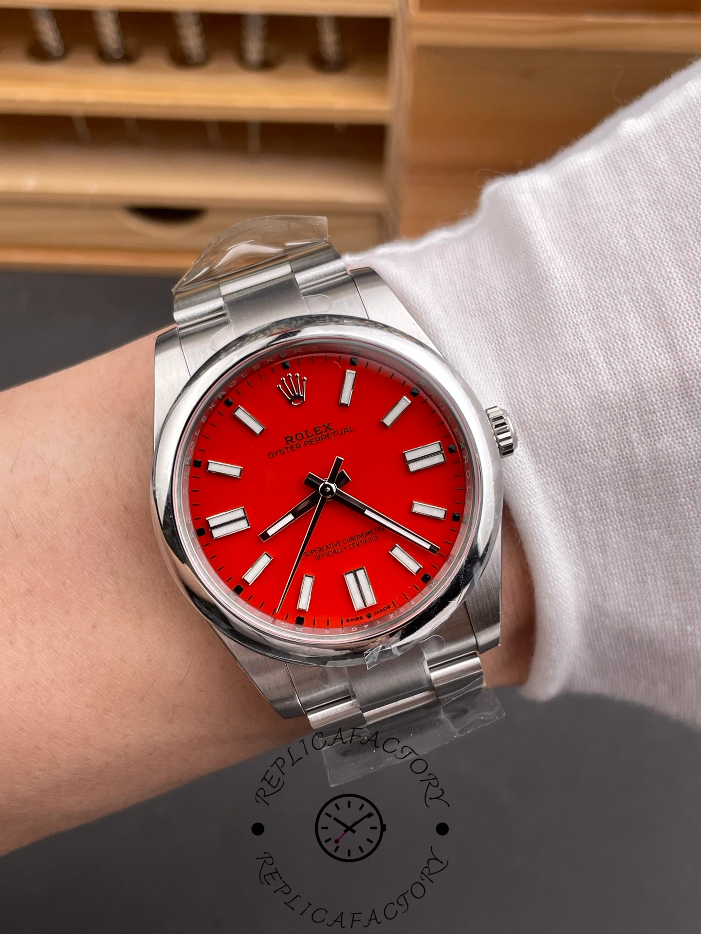 Rolex Oyster Perpetual 41 124300 0007 Red Dial