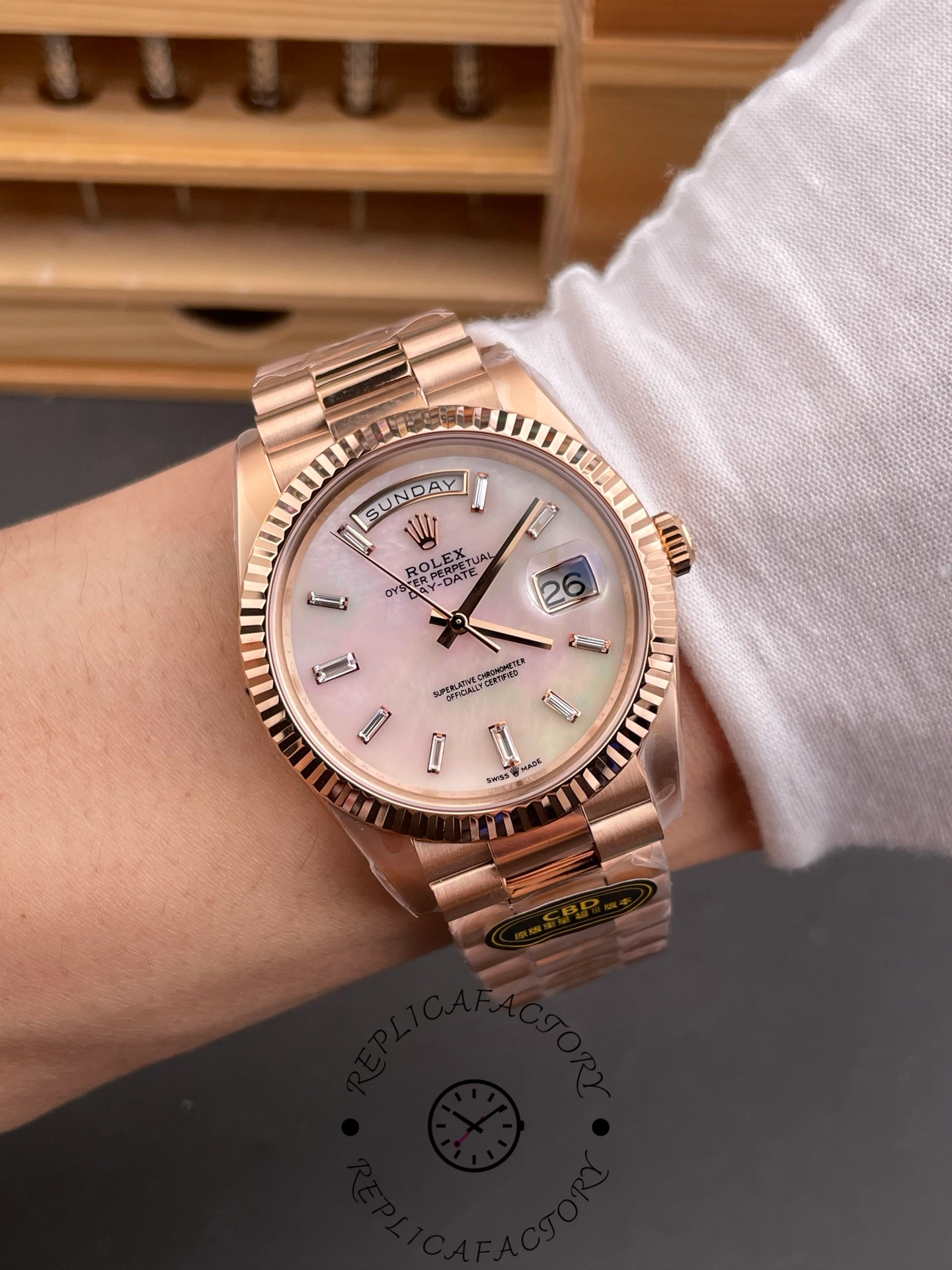 Rolex Day-Date 40mm MOP Dial Men's Watch 228235-0056 Replica