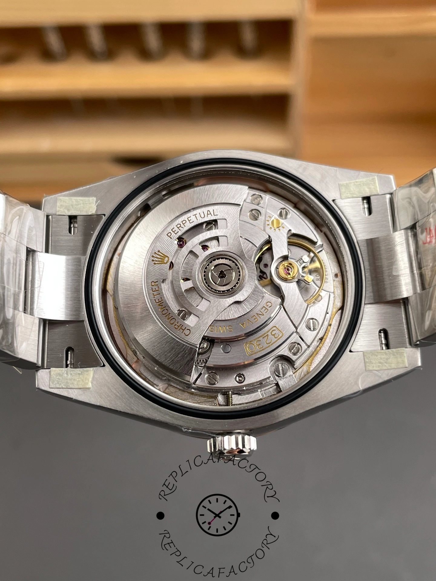 Rolex Oyster Perpetual 41 124300 0007 Red Dial