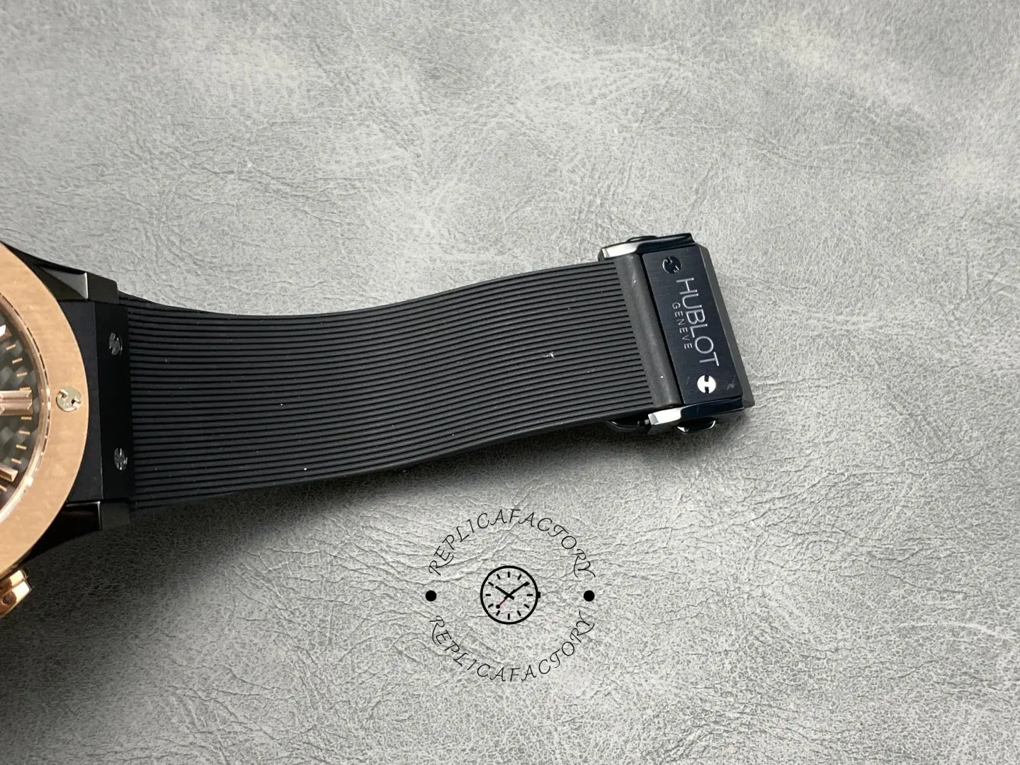 Strap clasp end of Hublot Classic Fusion 521.CO.1781.RX showing buckle and strap tail.