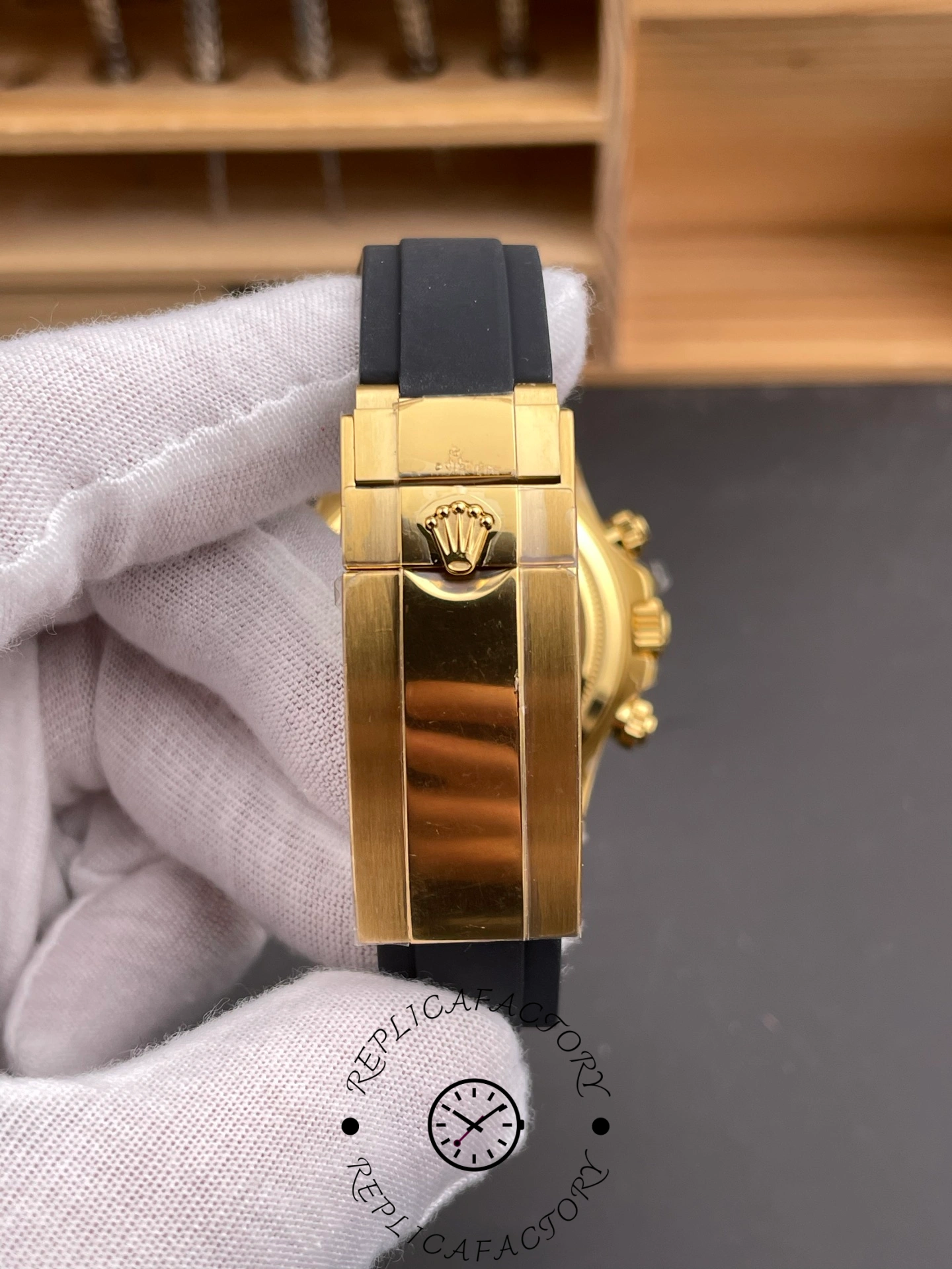 Rolex Cosmograph Daytona 116588 Yellow Gold Black Rubber Strap 40mm Mens Replica Watch