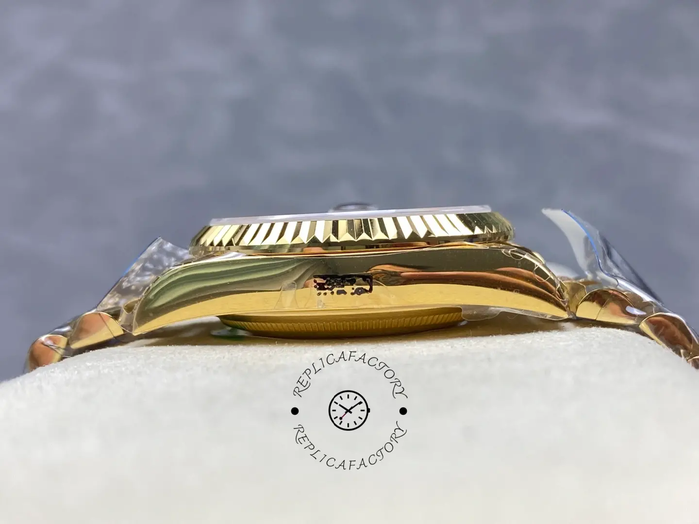 Rolex Day-Date 128238 0046 Replica Champagne Dial 36mm Fluted Bezel