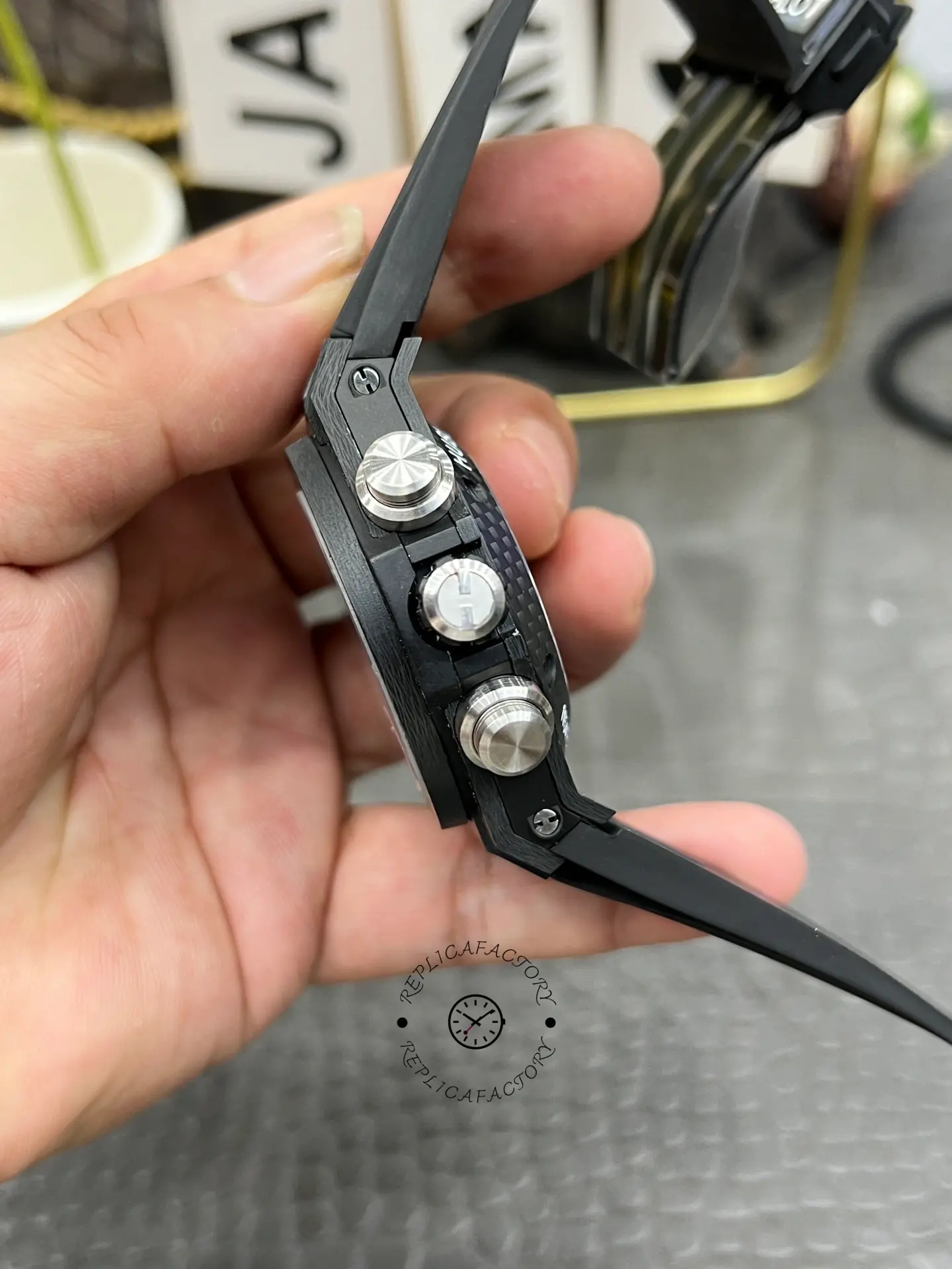 Hublot Big Bang UNICO 411.QX.1170.RX case side view, chronograph pushers and crown guard.