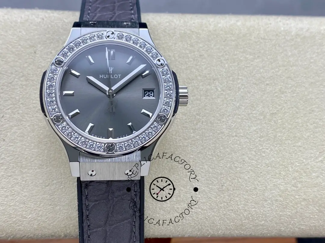 Hublot Classic Fusion 581.NX.7071.LR.1104 33mm Grey Lady Replica Watch