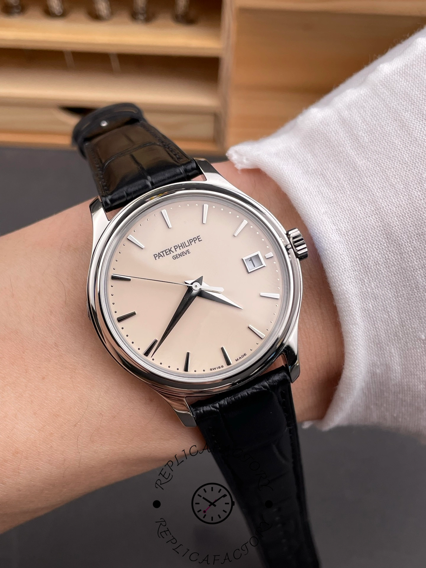 Replica Patek Philippe Calatrava 5227G 001 40MM Mens Watch