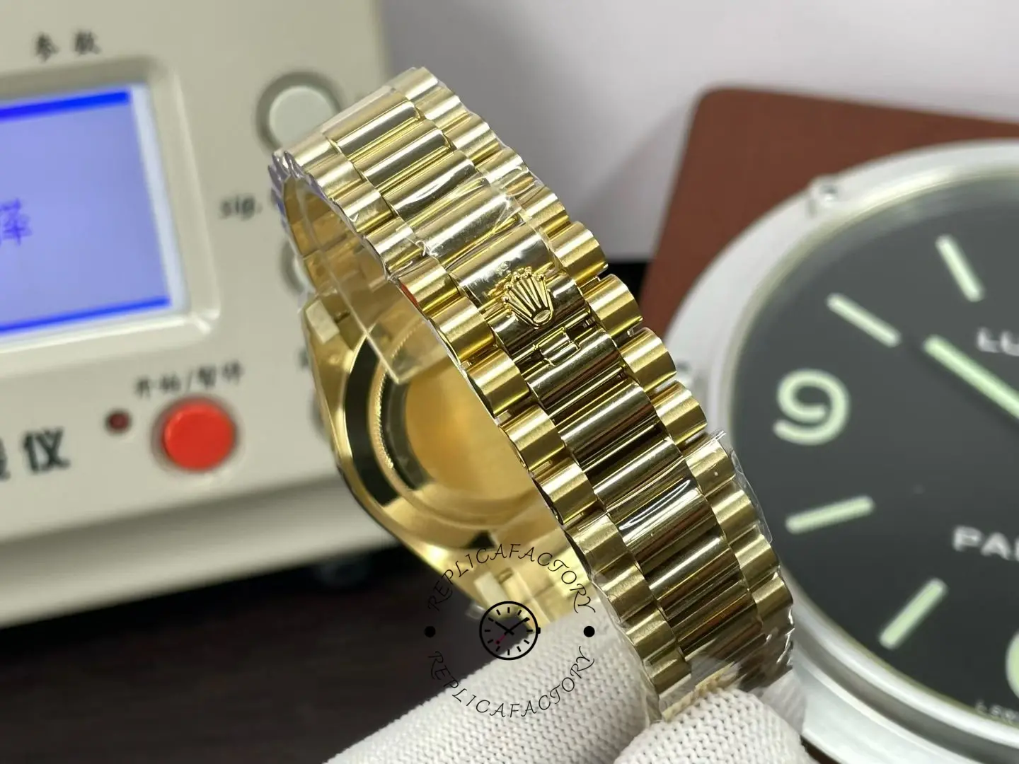 Rolex Day Date Oyster 40 mm Yellow Gold President Mother of Pearl Diamond Dial M228238 0071