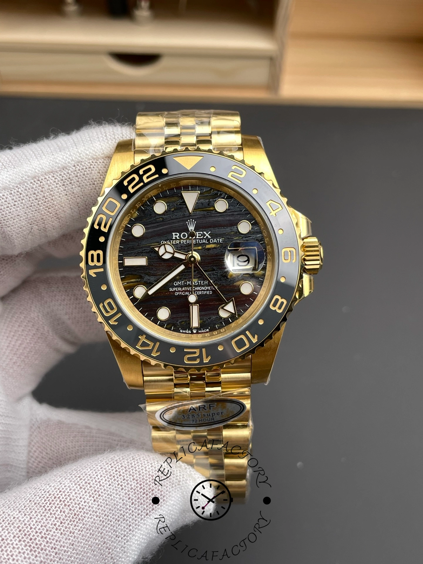2025 Rolex GMT Master II 18 kt Yellow Gold m126718grnr 0002 40 mm Replica