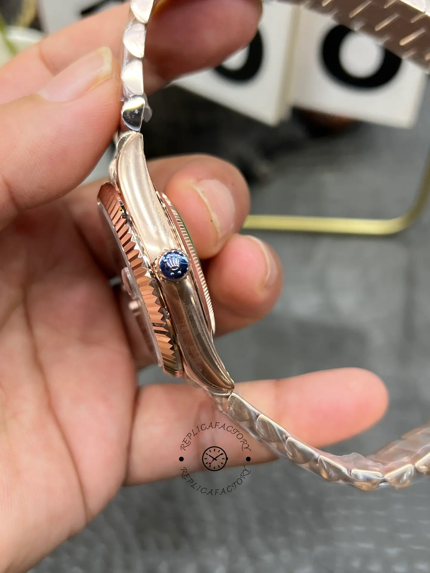 Rolex Day Date in 18 ct Everose Gold M228235 0055 40mm