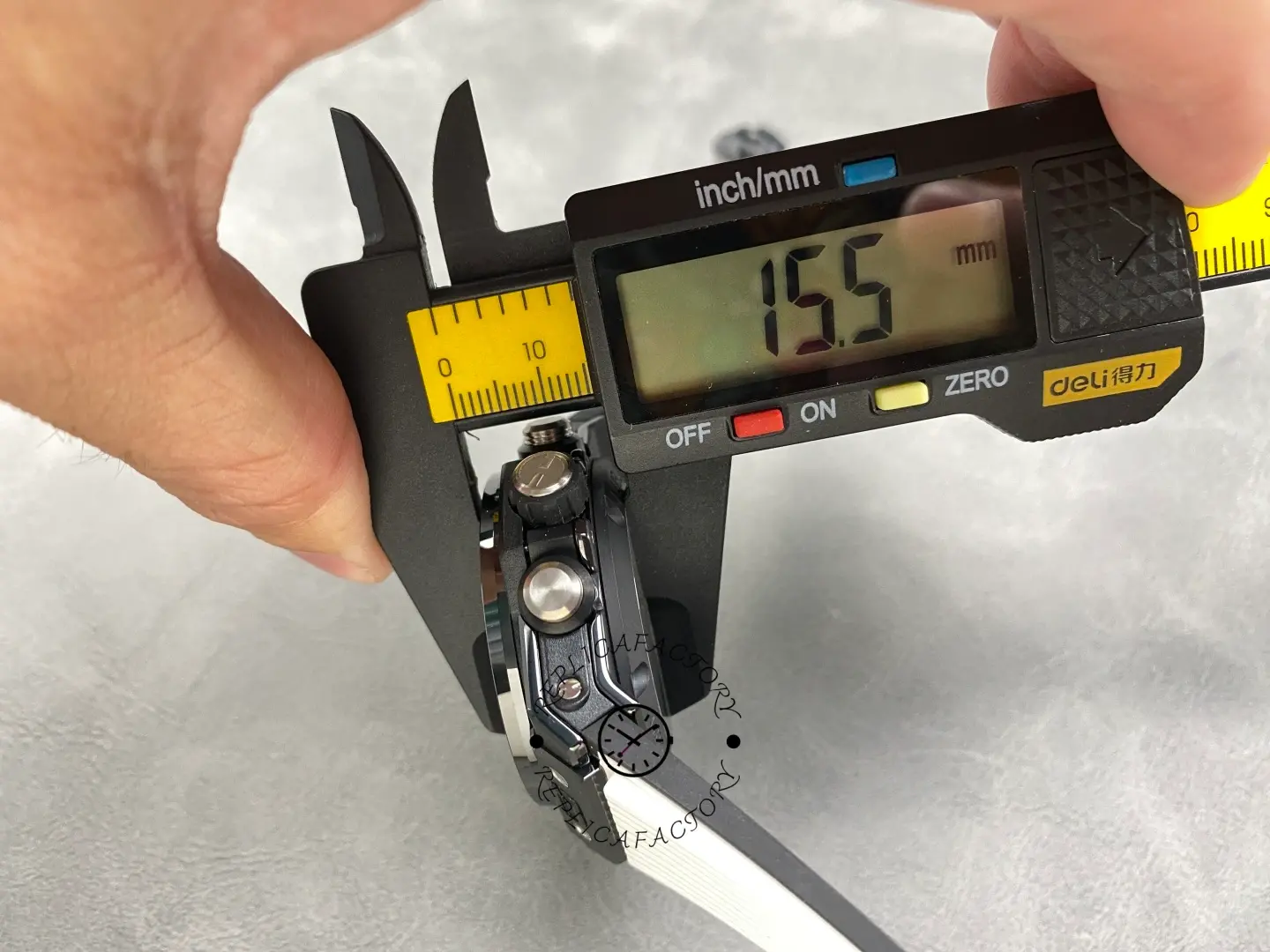 Caliper measurement of Hublot Classic Fusion 521.CO.1781.RX showing thickness or lug-to-lug reading.