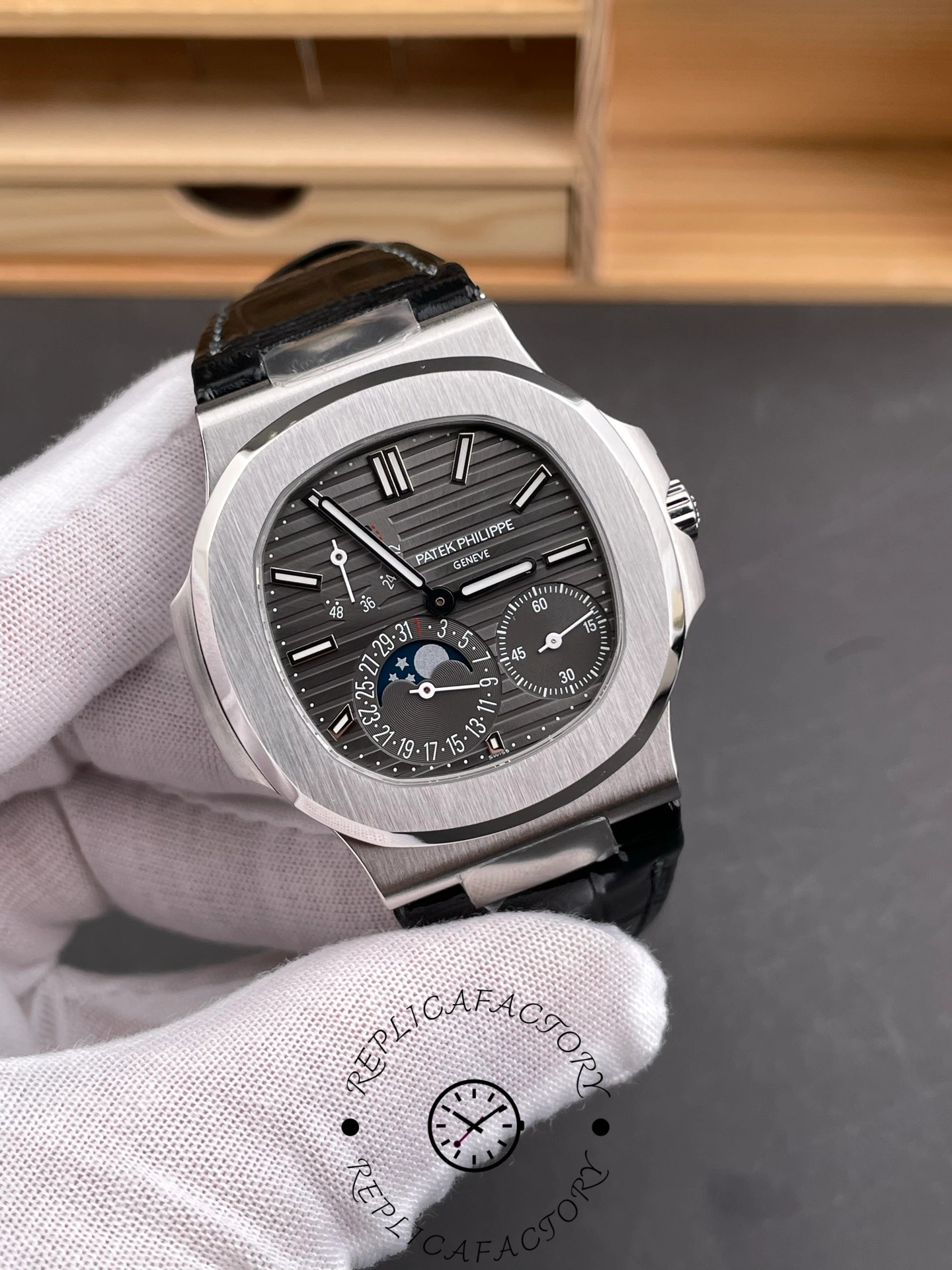 Replica Patek Philippe Nautilus 5712G 001 40mm Mens Watch