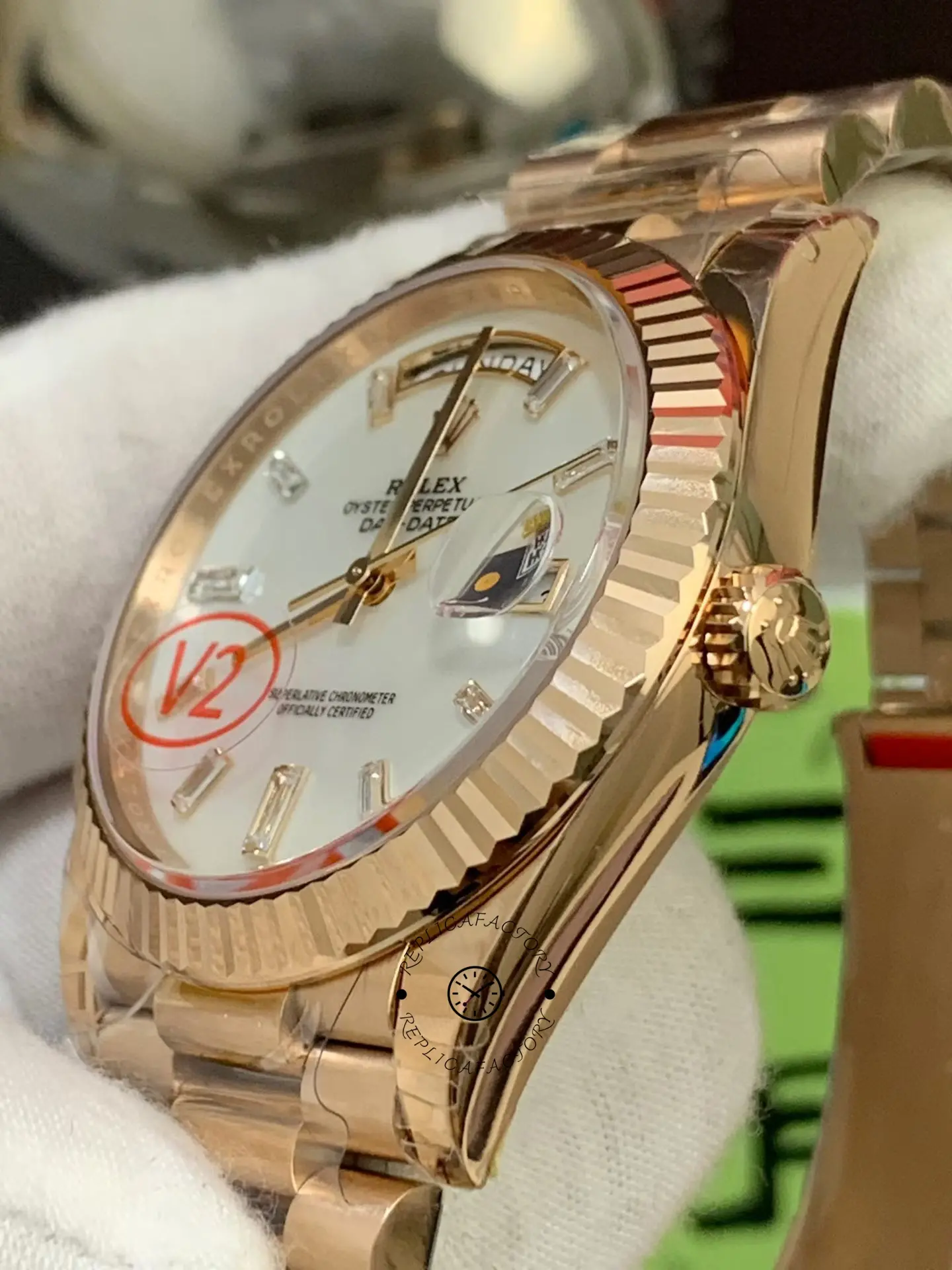 Rolex Day-Date 40mm MOP Dial Men's Watch 228235-0056 Replica