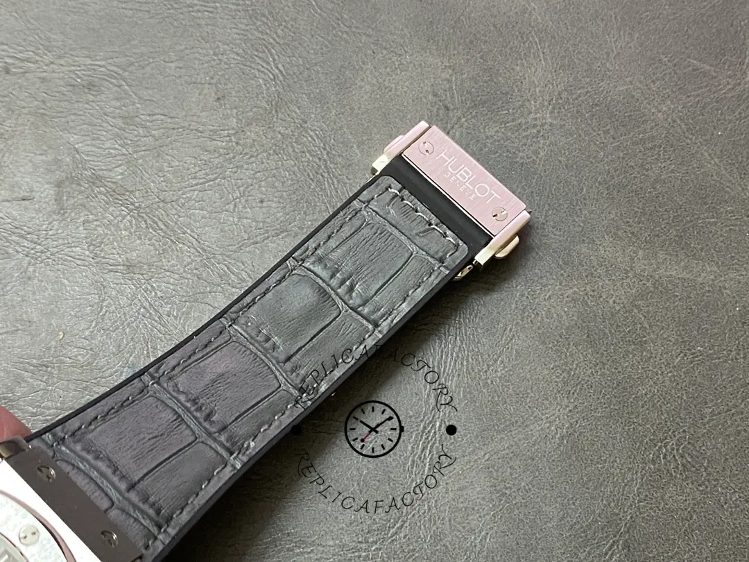 Grey strap end of Hublot 521.NX.7071.LR showing buckle/clasp end detail.