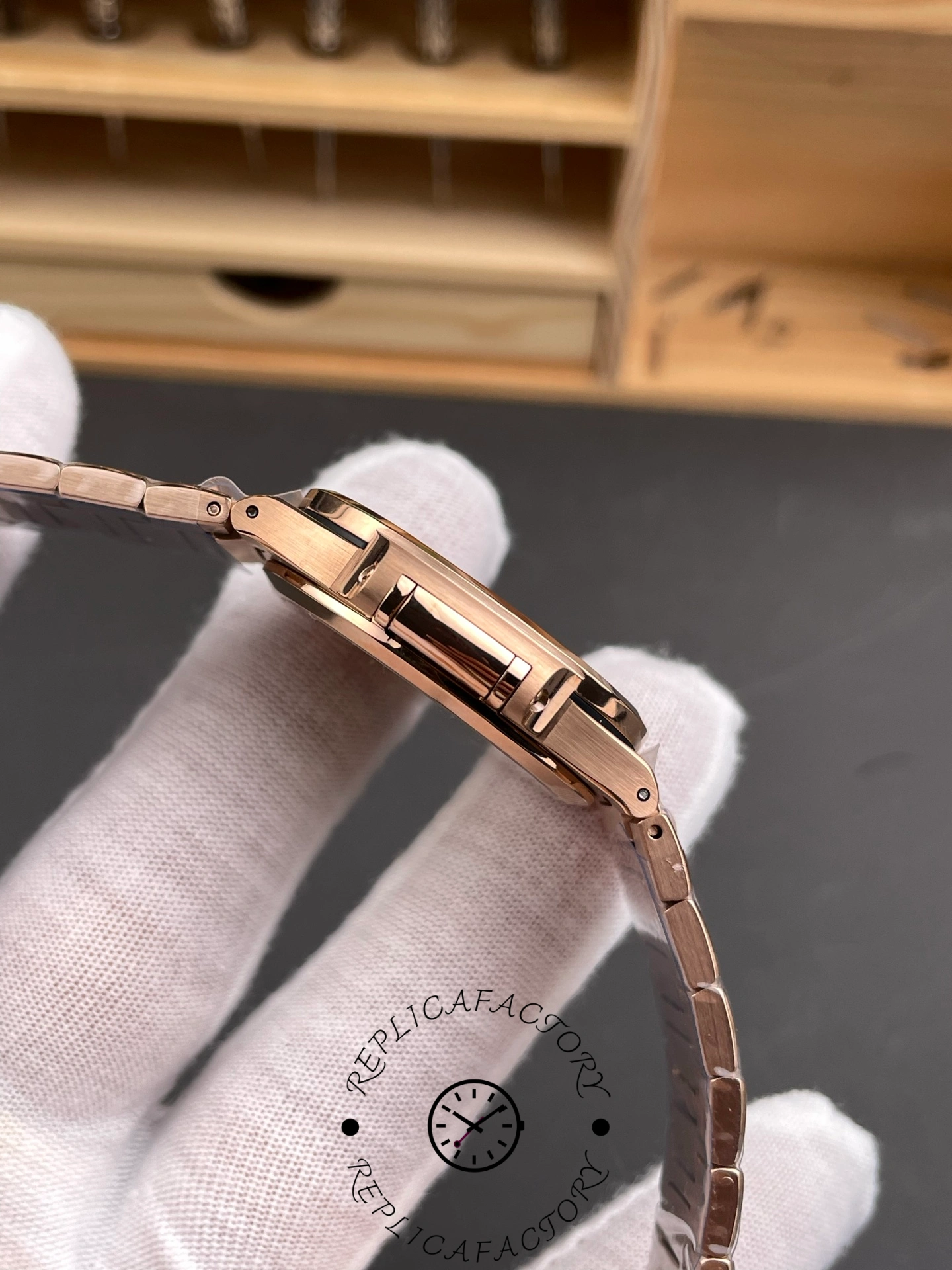Replica Patek Philippe Nautilus 7118 1R 010 35.2mm