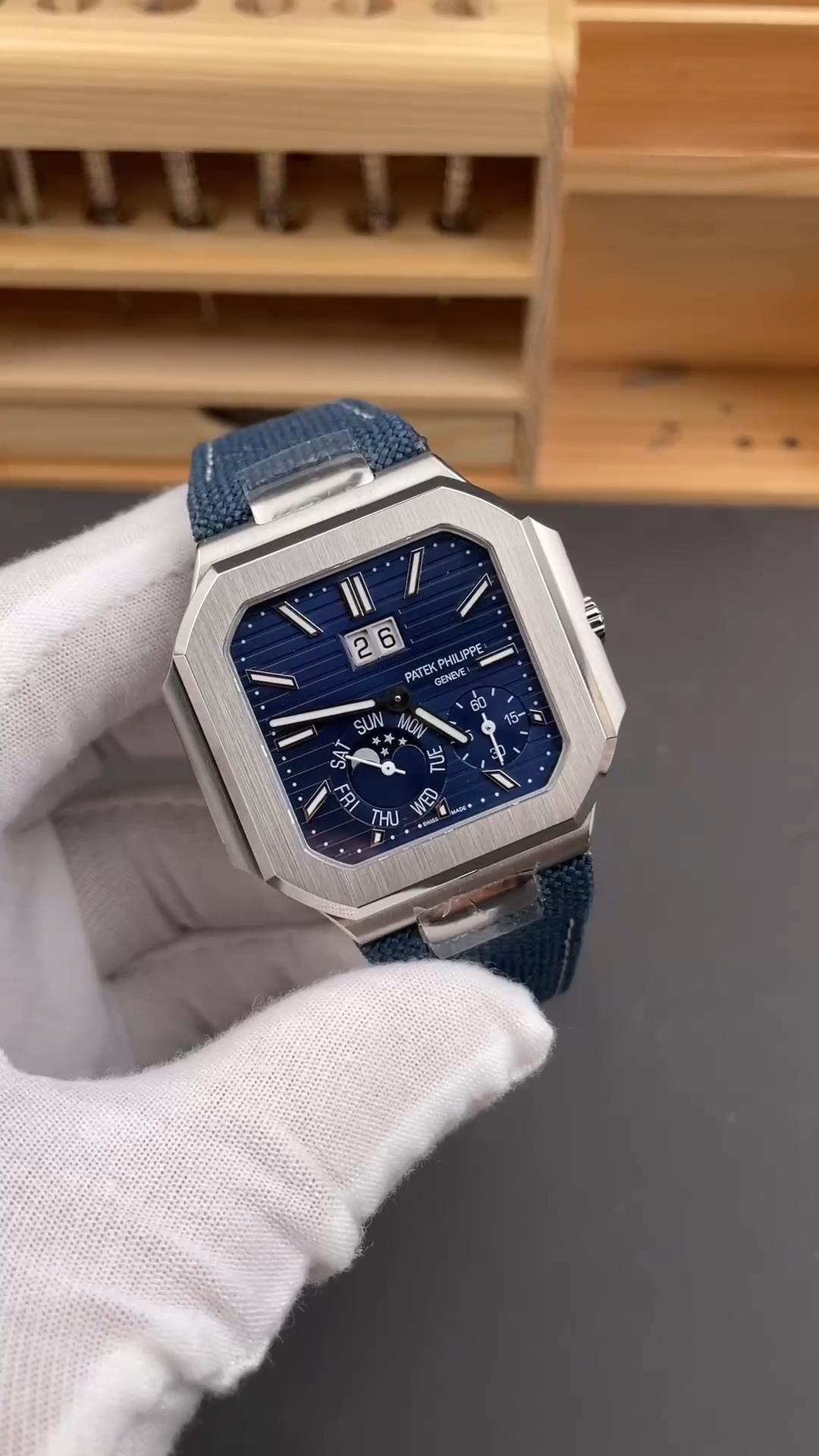 Patek Philippe Cubitus Platinum 5822P 001