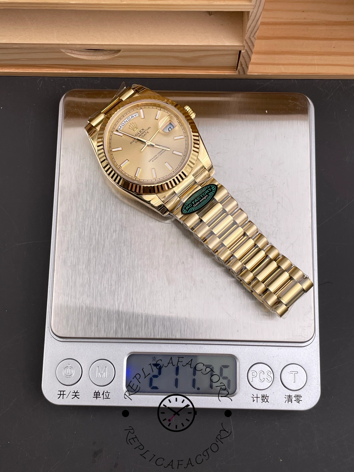 Rolex Day-Date 228238 Champagne Diamond Dial Fluted Bezel 40mm Mens Replica Watch