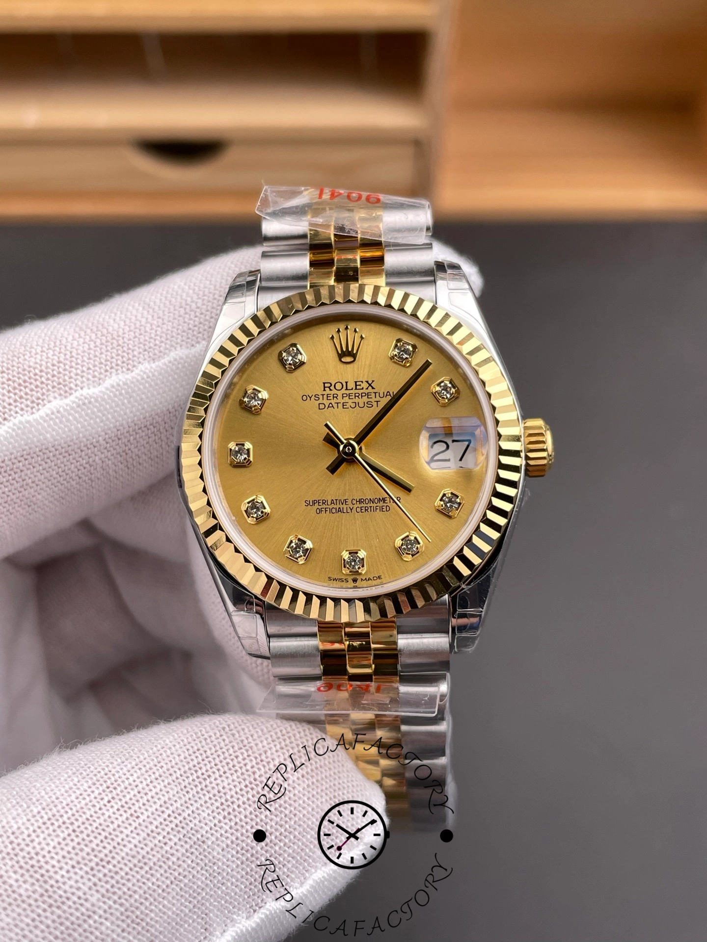 Rolex Datejust 126233 Champagne Diamond Dial Fluted Bezel 36MM Unisex Replica Watch