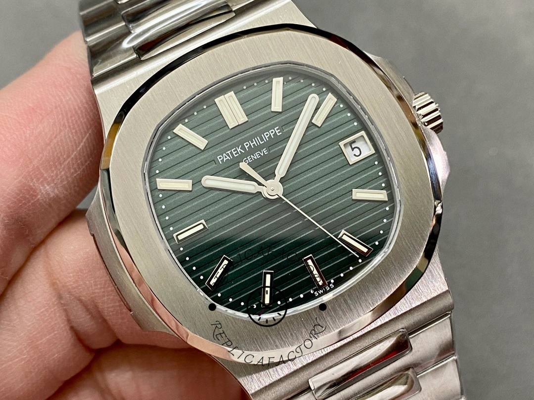 Replica Patek Philippe Nautilus 5711 1A Green Dial 40mm Mens Watch