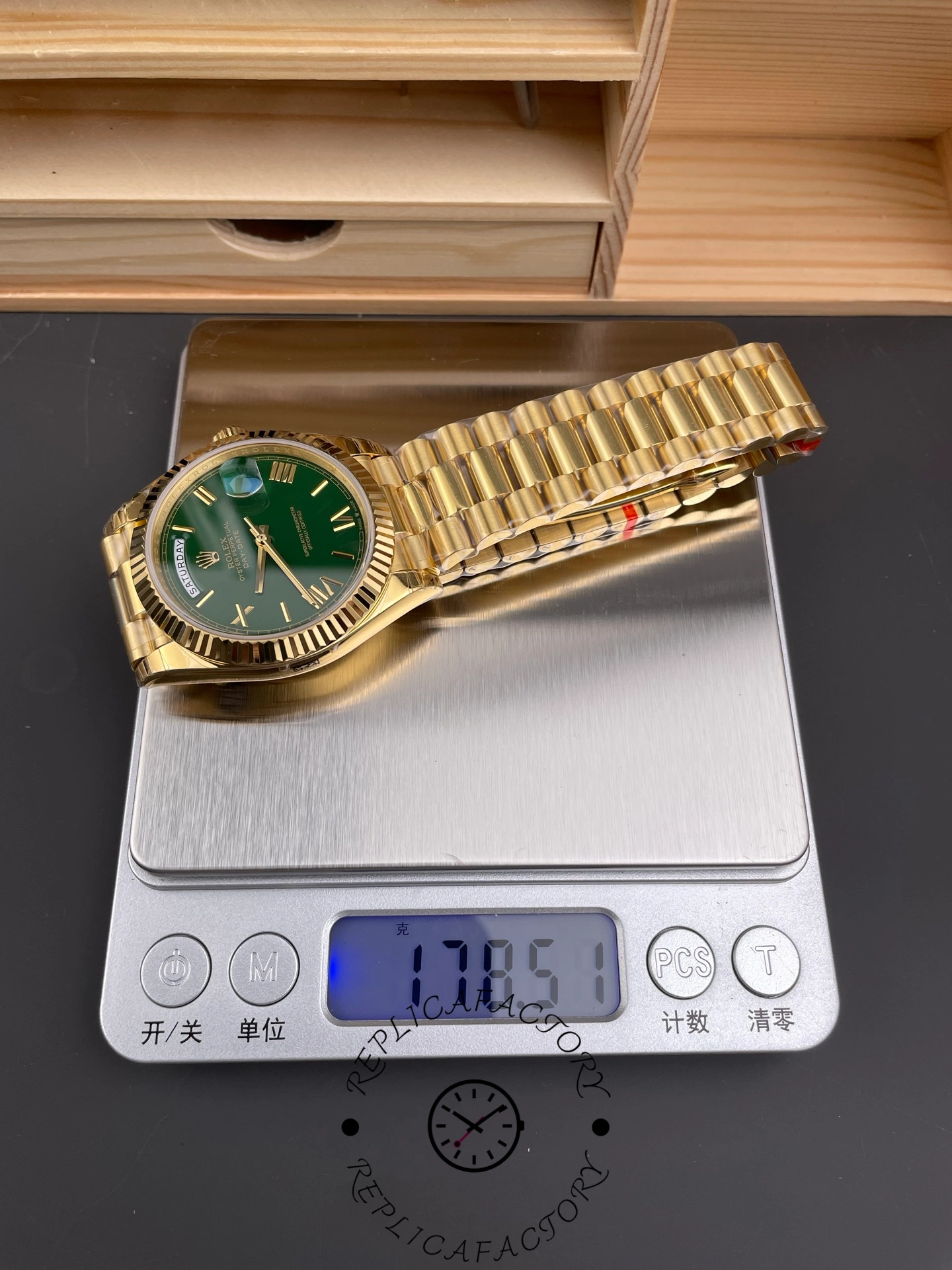 Rolex Day Date 40 President 228238 0061