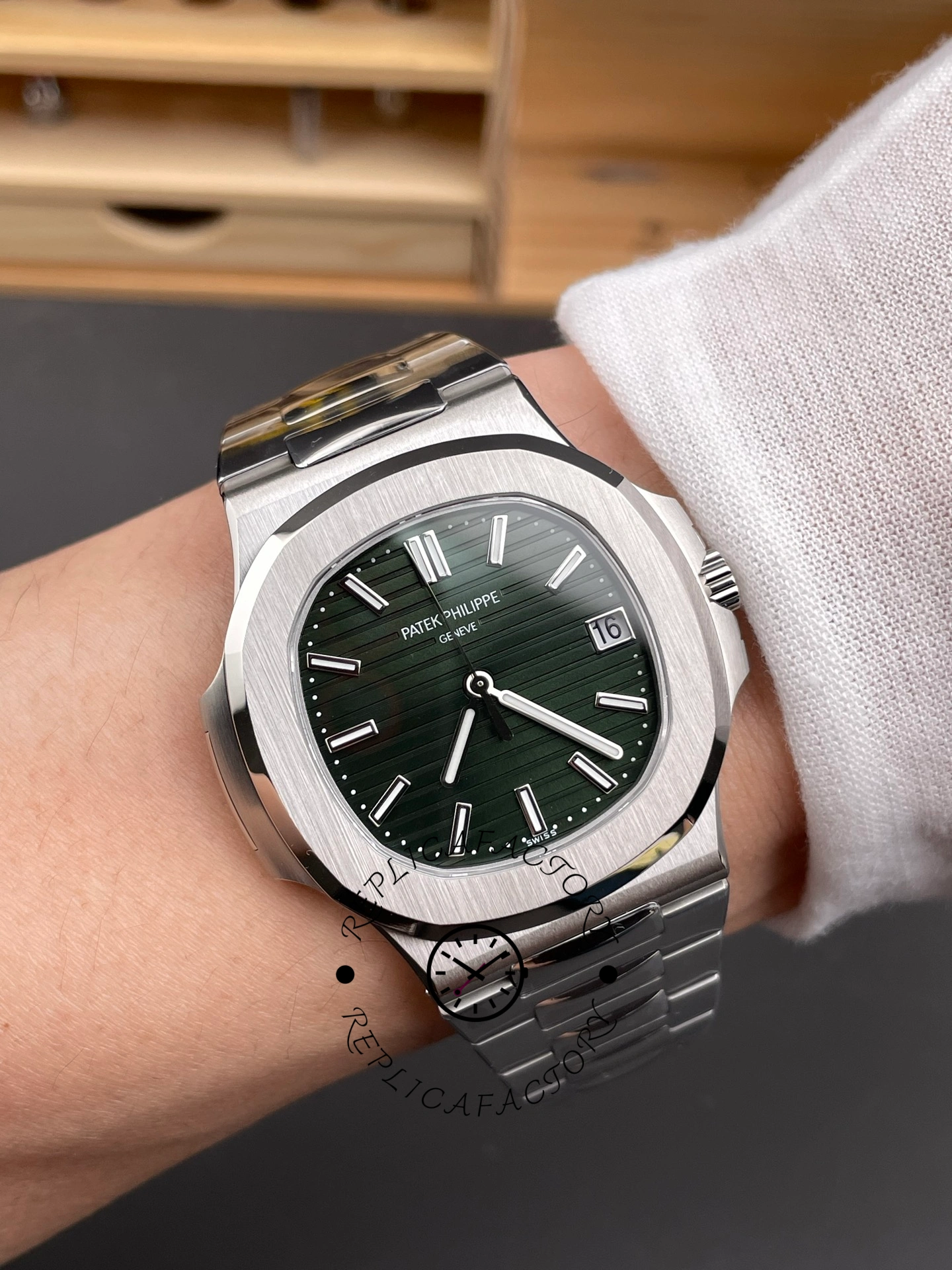 Replica Patek Philippe Nautilus 5711 1A Green Dial 40mm Mens Watch
