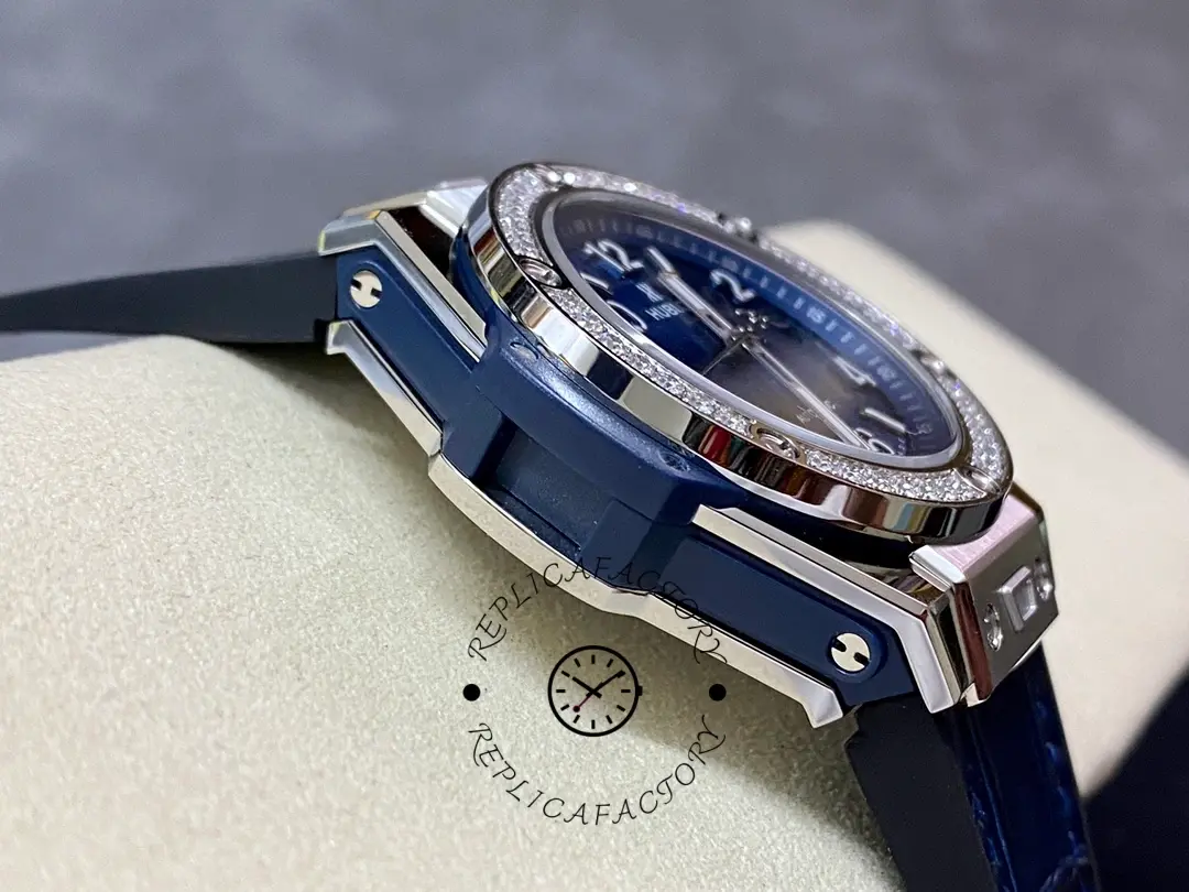 Side profile of Hublot Big Bang One Click 465.SX.7170.LR.1204 showing case thickness.