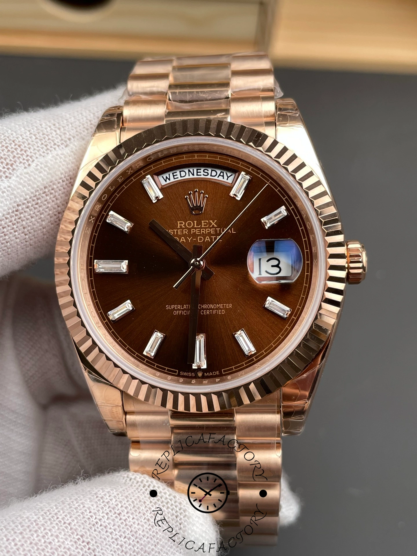 Rolex Day Date 40 18kt Everose Gold Rolex President Chocolate Dial m228235 0003