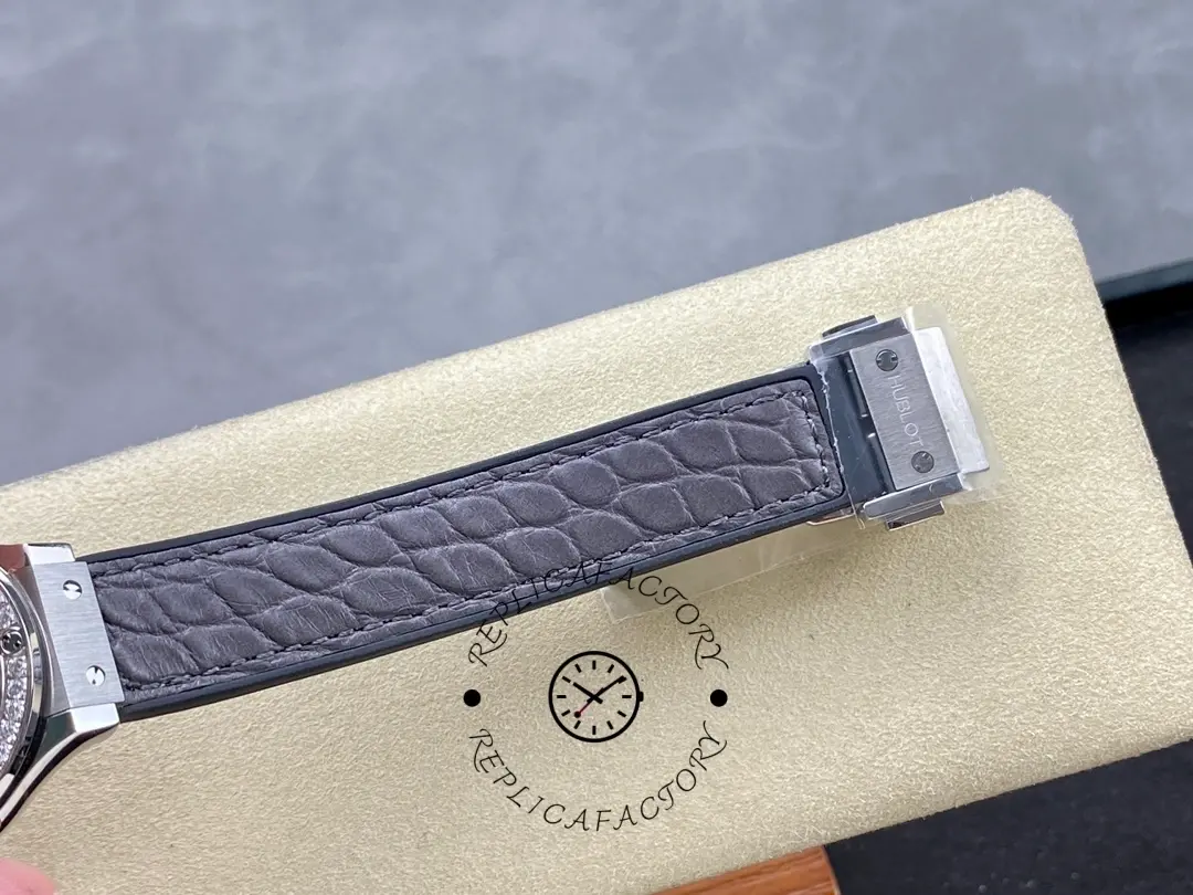 Hublot Classic Fusion 581.NX.7071.LR.1104 33mm Grey Lady Replica Watch