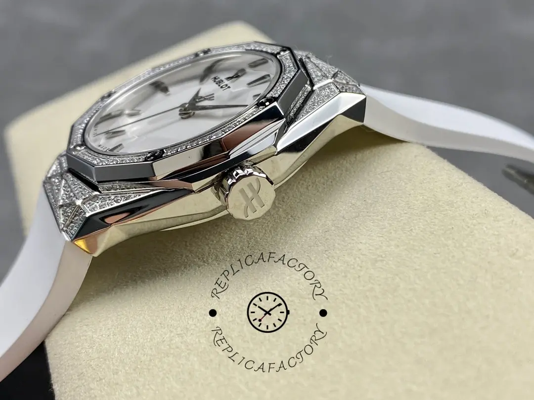 Crown-side view of Hublot Classic Fusion 550.NS.2200.RW.1604.ORL20 highlighting the crown and polished case flank.