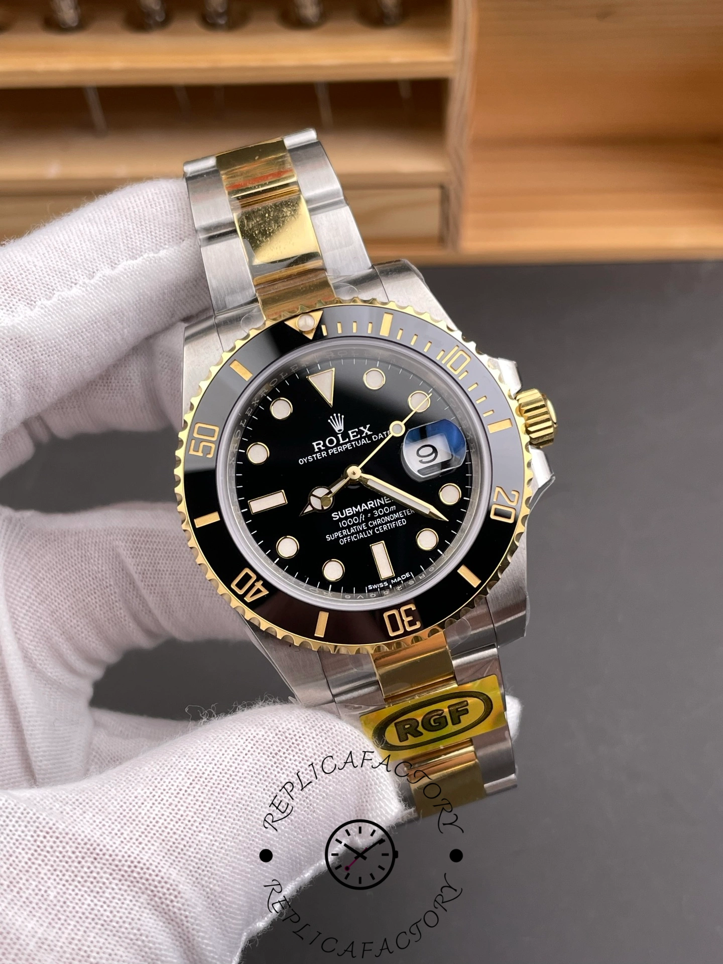 Rolex Submariner Date 116613 Stainless Steel Case Black Dial 40mm Mens Replica Watch