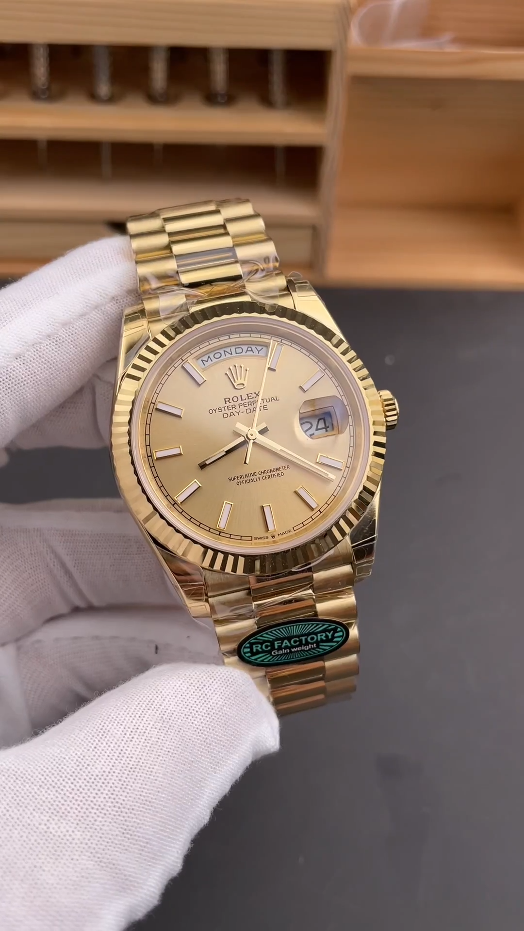 Rolex Day-Date 228238 Champagne Diamond Dial Fluted Bezel 40mm Mens Replica Watch