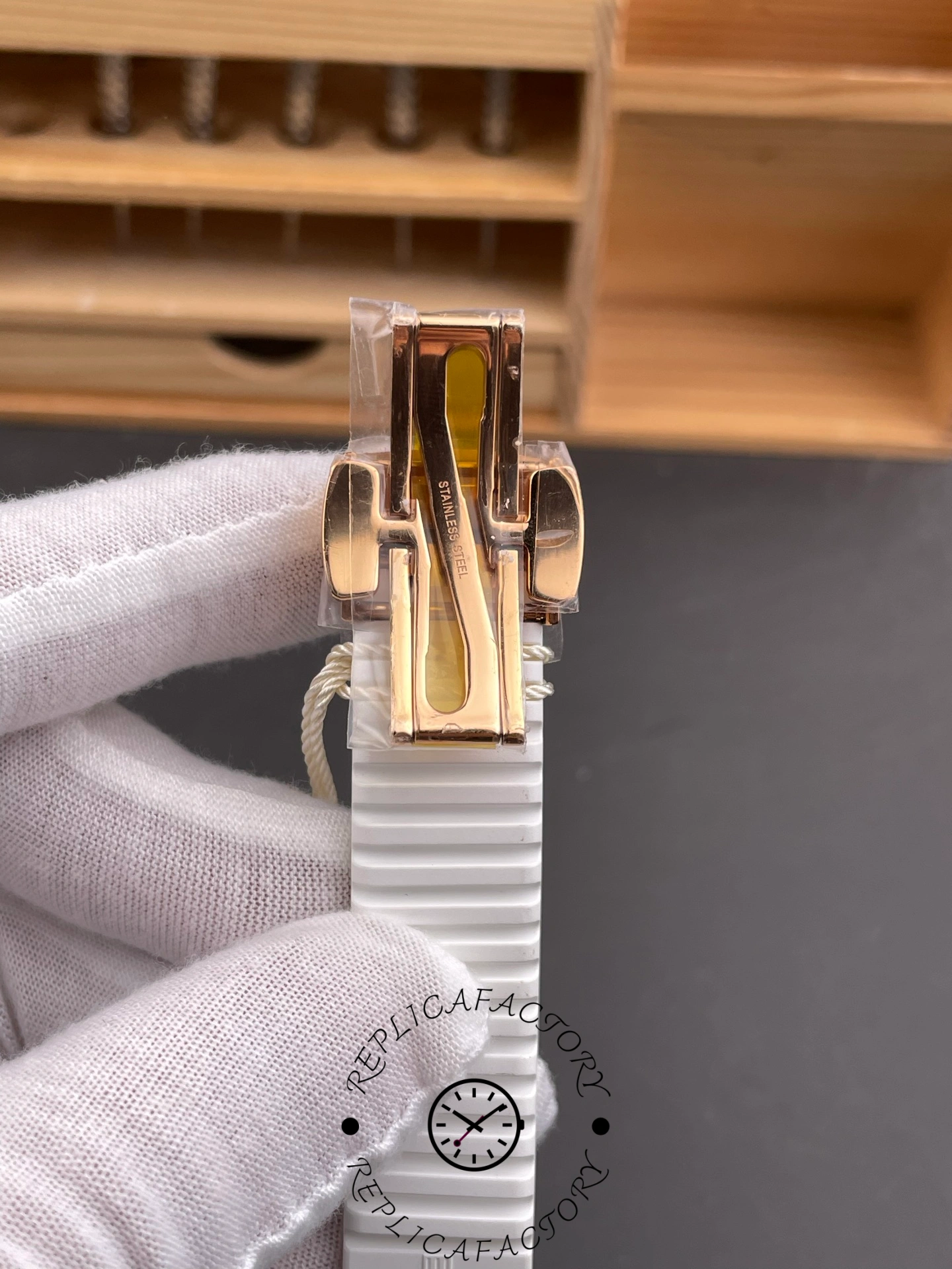 Replica Patek Philippe Aquanaut Rose Gold White Dial 5068R 010 35.6mm Lady Watch
