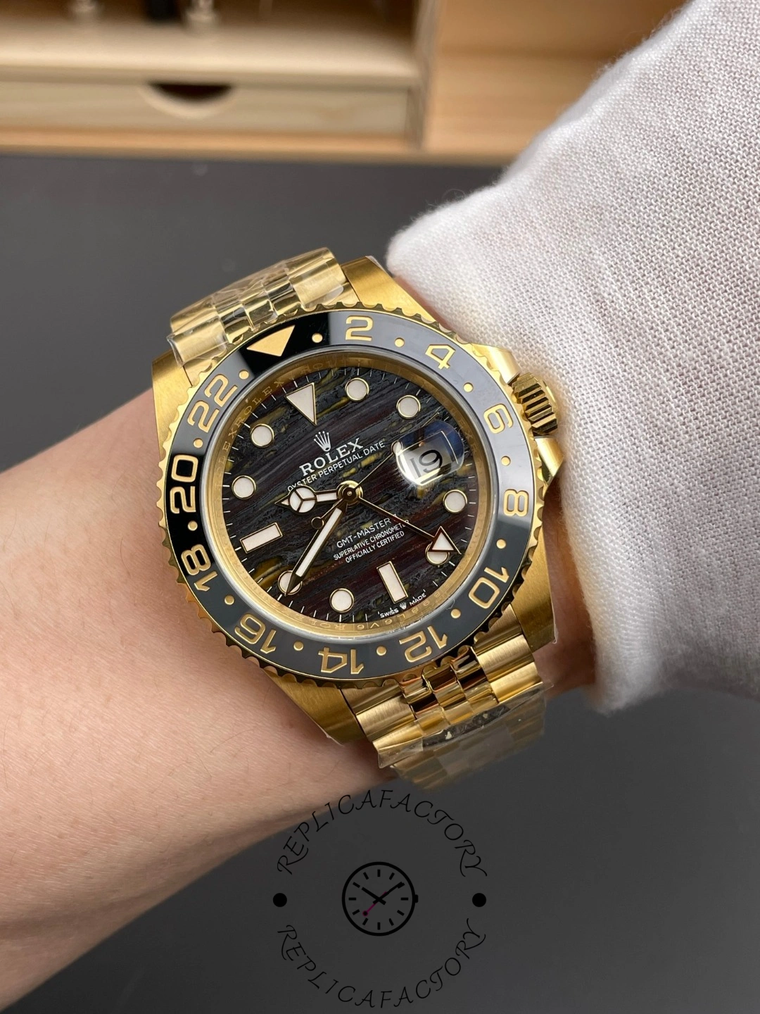 2025 Rolex GMT Master II 18 kt Yellow Gold m126718grnr 0002 40 mm Replica