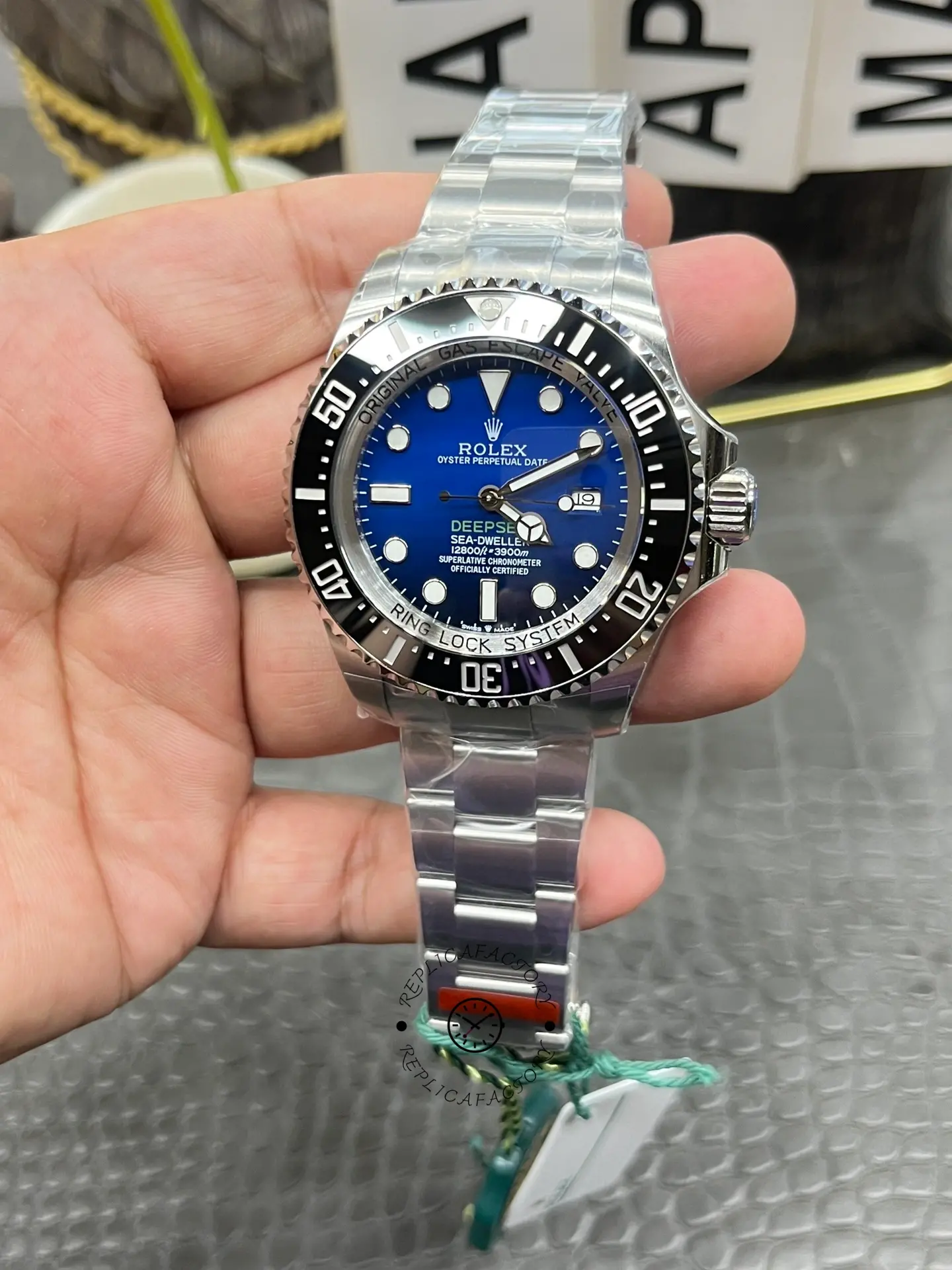Rolex Sea-Dweller Deepsea 136660 0005 Stainless Steel Black Blue Dial 44MM Mens Replica Watch
