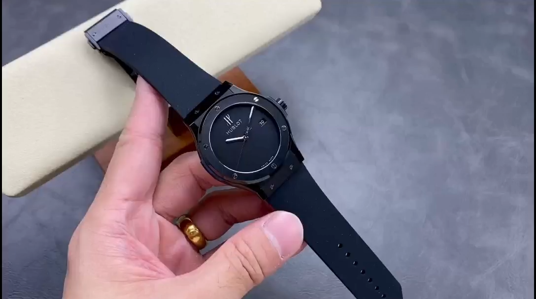 Hublot Classic Fusion 1:1 Clone 542.CX.1270.RX.MDM 42 Black Ceramic - Video