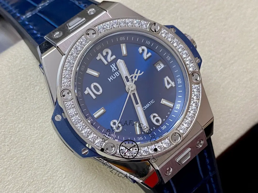 Straight-on dial view of Hublot Big Bang One Click 465.SX.7170.LR.1204 showing luminous markers.